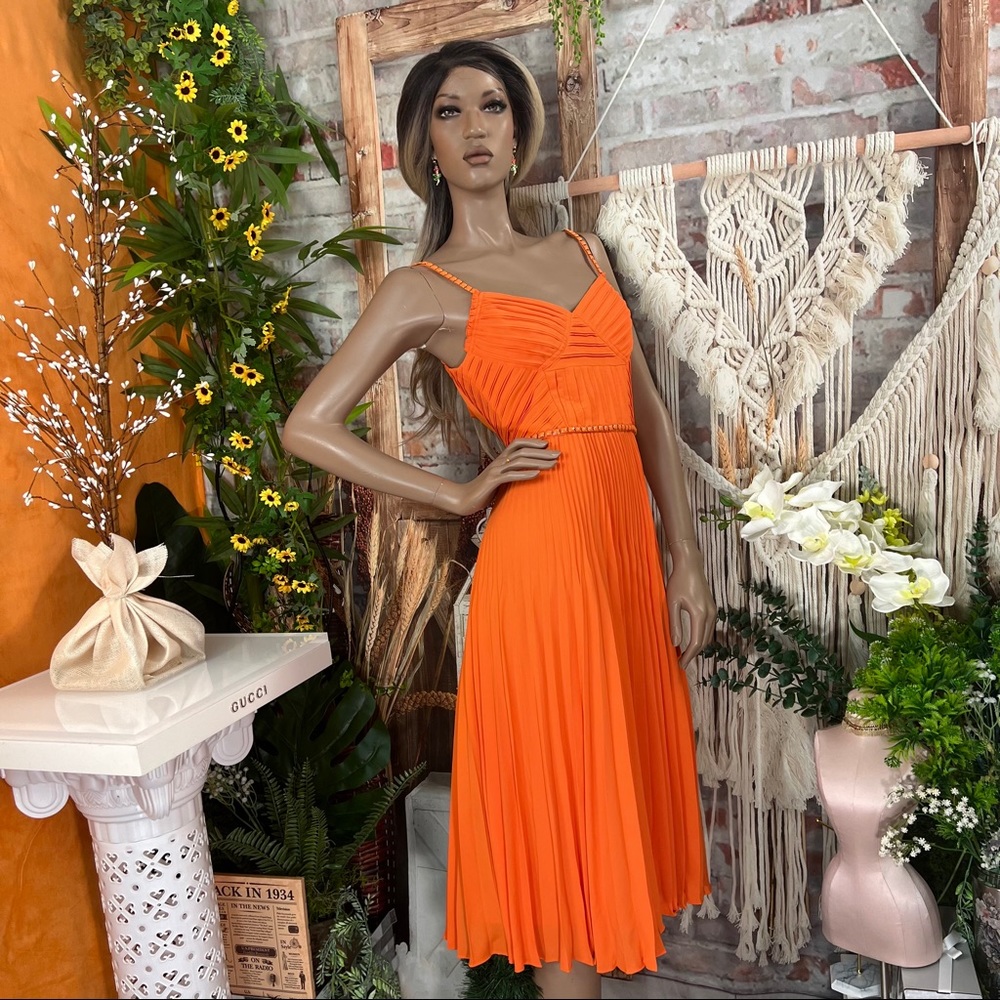 Karen Millen Orange chain pleated dress - Picture 7 of 16
